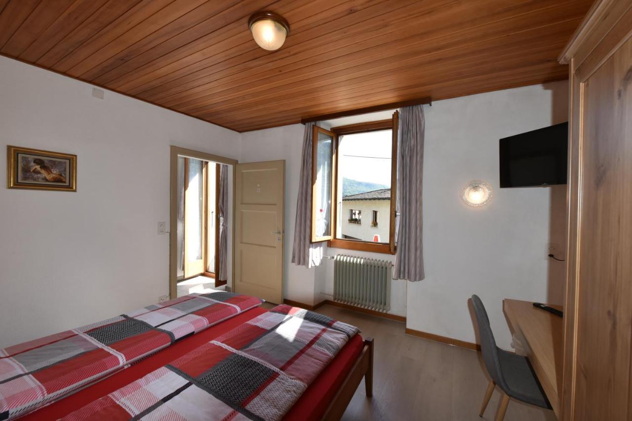 Hotel Pensione Serena Purasca Exteriör bild