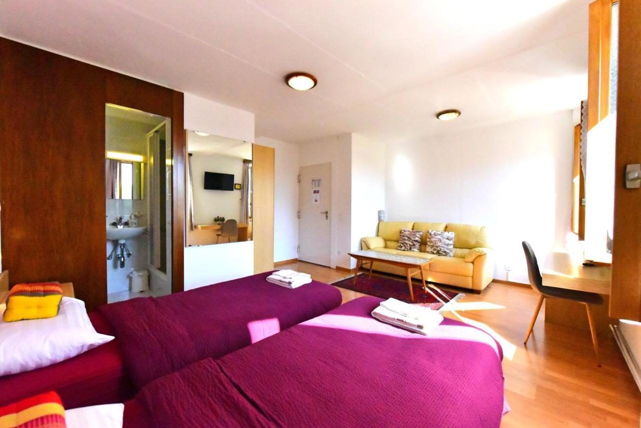 Hotel Pensione Serena Purasca Exteriör bild